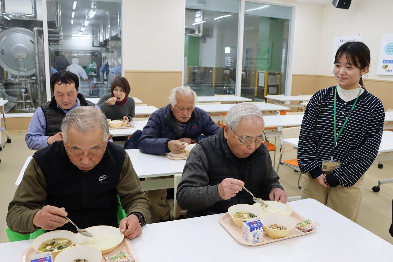 中学校給食に葉ニンニク提供