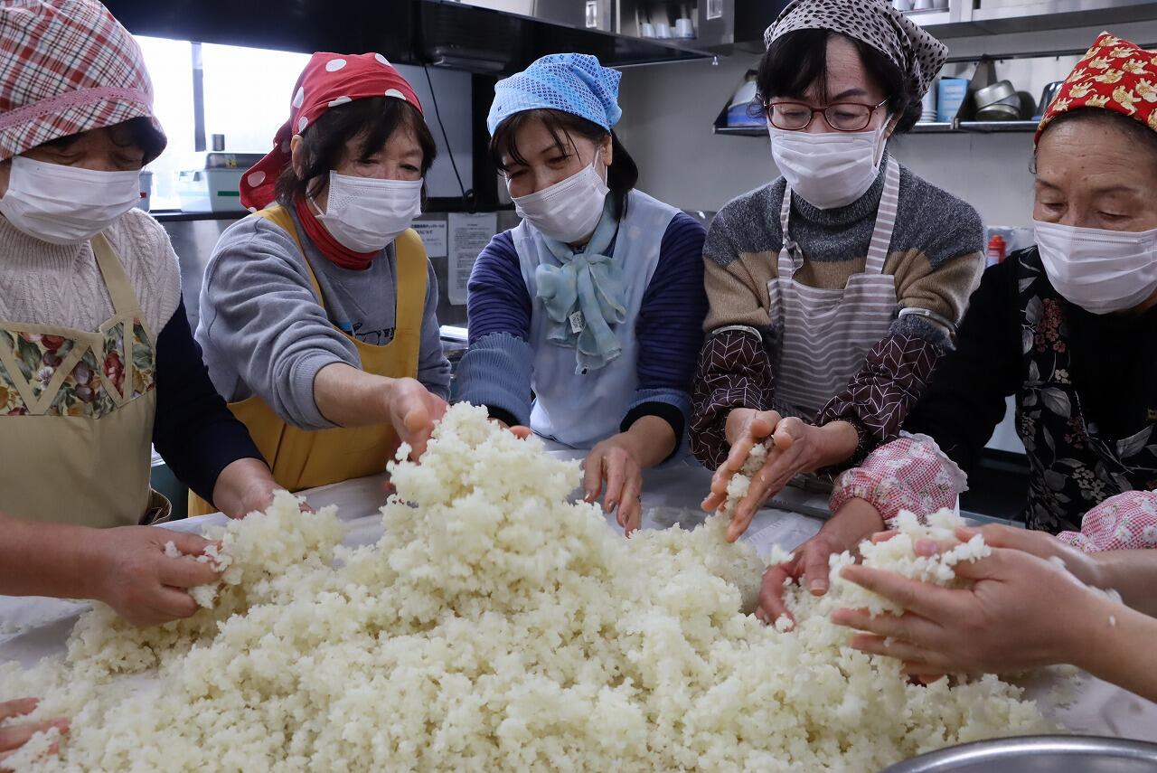 大豆プロジェクトでみそ造り